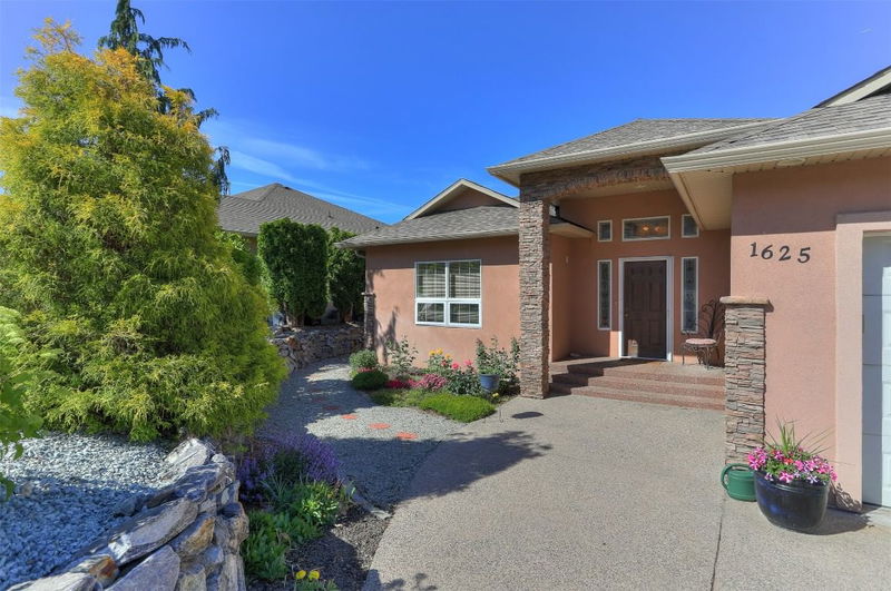 1625 Merlot Drive, West Kelowna, British Columbia (MLS 10321892)