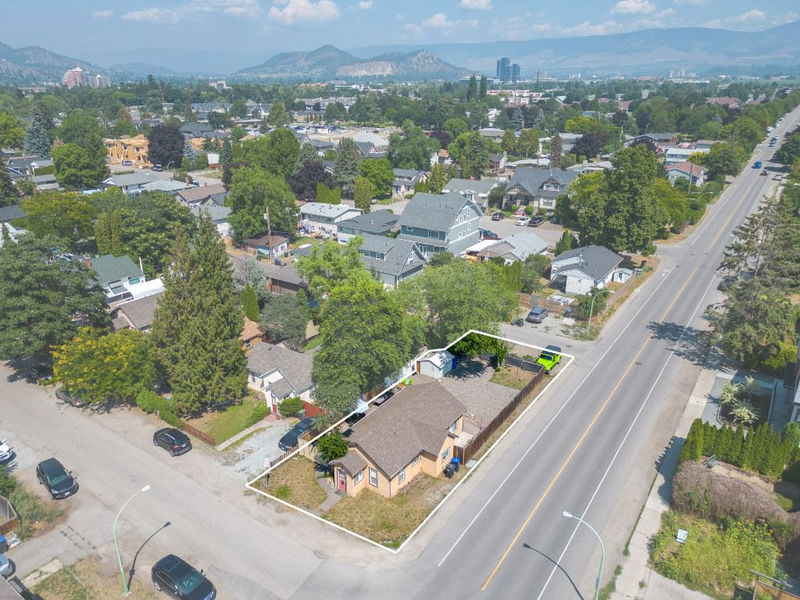 2293 Woodlawn Street, Kelowna, British Columbia (MLS 10324294)