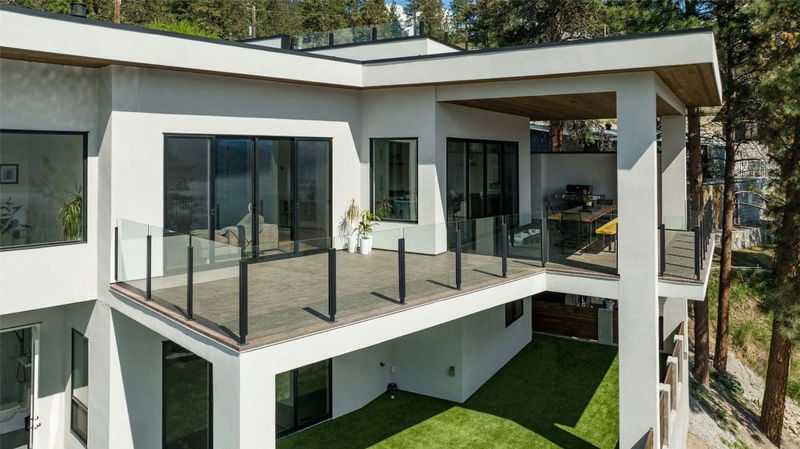 5843 Somerset Avenue, Peachland, British Columbia