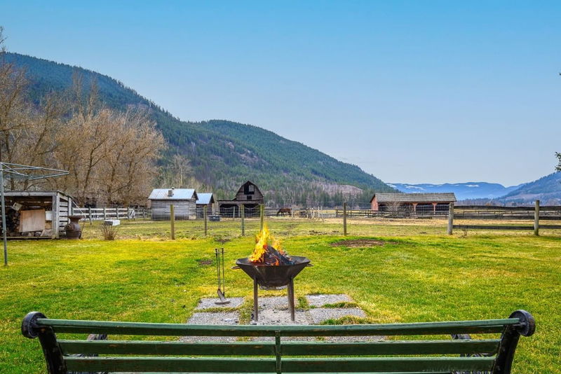 487 Mabel Lake Road, Lumby, British Columbia