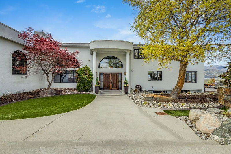 4812 Lakeshore Place, Kelowna, British Columbia