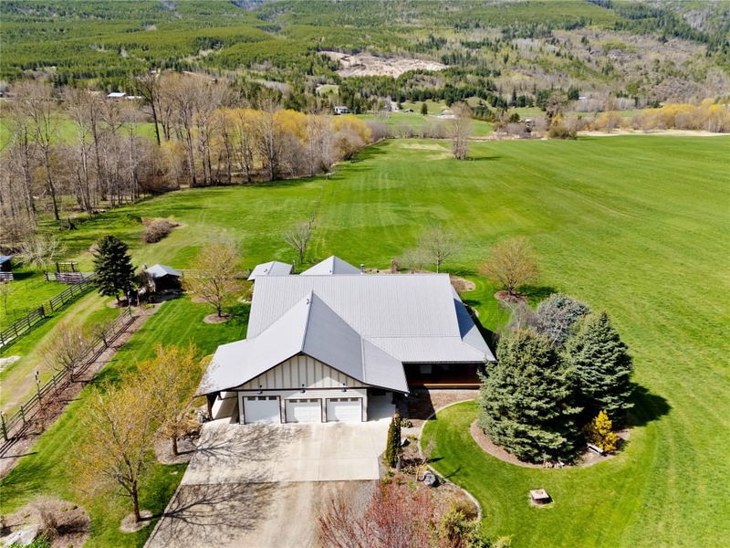152 Salmon River Road, Salmon Arm, British Columbia
