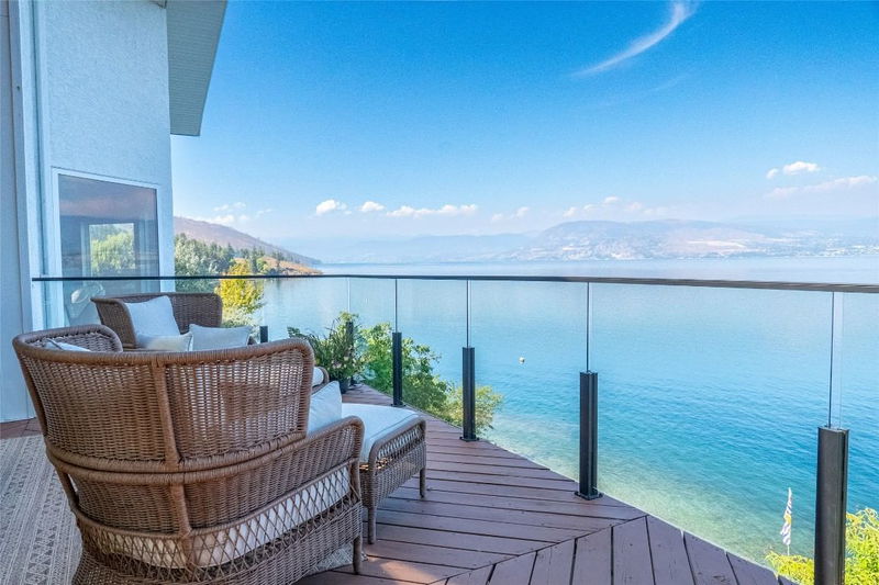5538 Lakeshore Road, Kelowna, British Columbia
