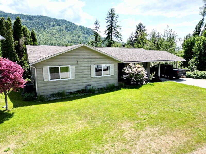 837 9th Street, Montrose, British Columbia