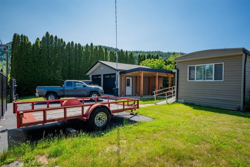 522 105th Street, Castlegar, British Columbia