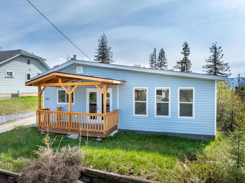 919 Regina Street, Creston, British Columbia