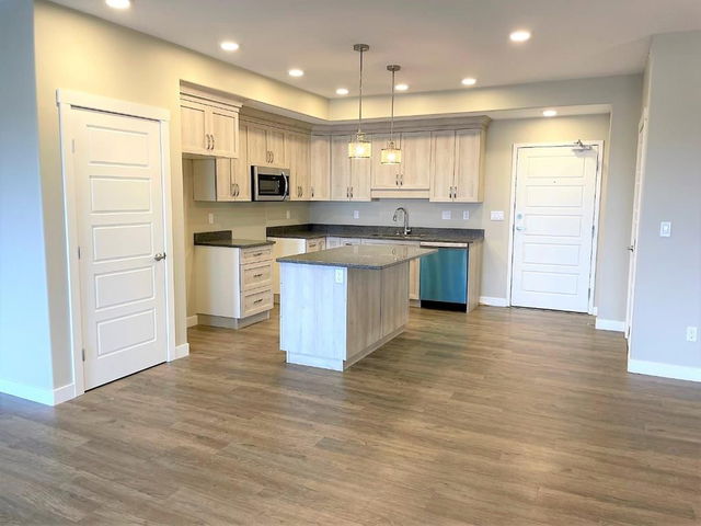 406 - 499 Meadowlake Court