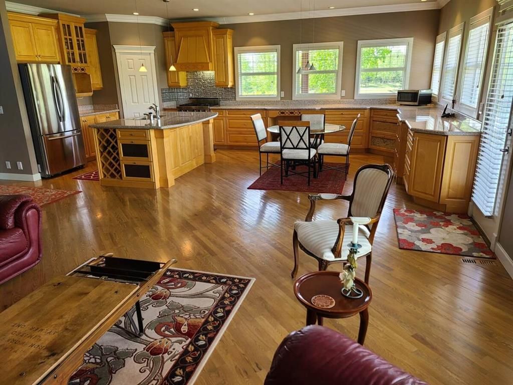Listing Image 10