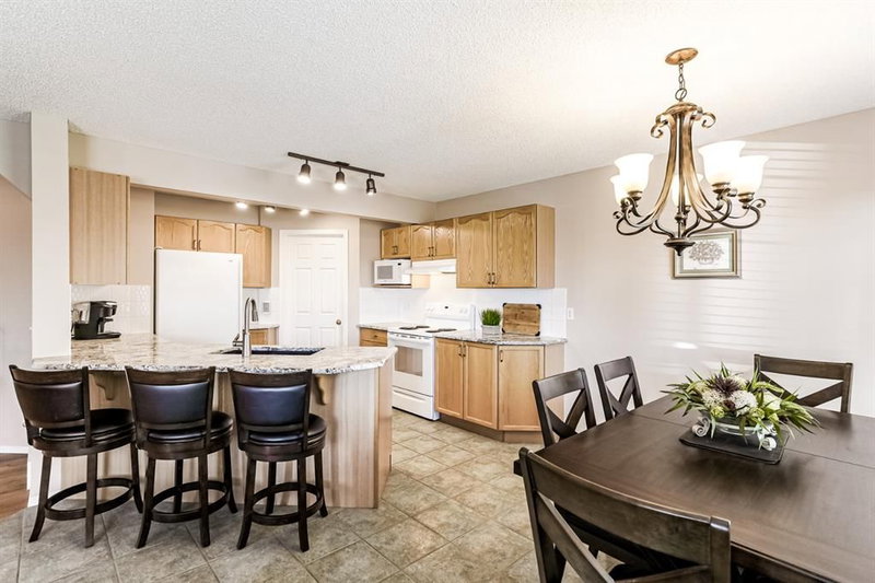 287 Panamount Drive NW, Calgary, T3K 5L9 | Image 3