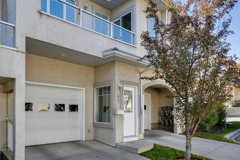 40 Edgeridge Terrace NW, Calgary, T3A 6C2 | Image 2