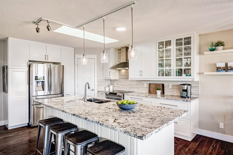 642 Schooner Cove NW, Calgary, T3L 1Z1 | Image 2