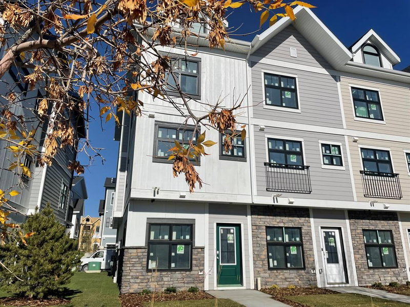 69 Les Jardins Park SE, Calgary, T2E 6J5 | Image 3