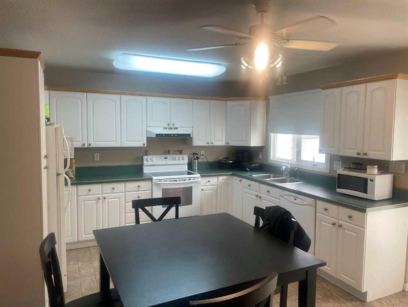 121 2 Avenue, Falher, T0H 1M0 | Image 3