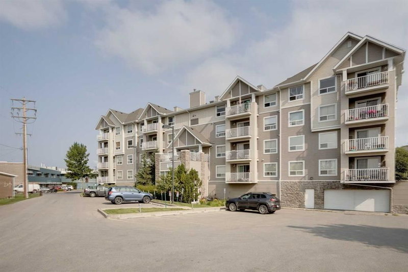 301 - 128 Centre Avenue, Cochrane, T4C 1Z4 | Image 2