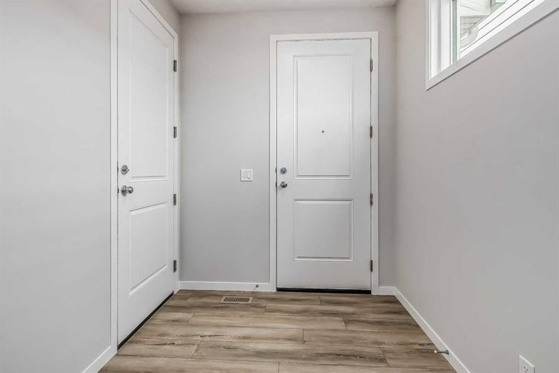 16 West Grove Link SW, Calgary, T3H 6E3 | Image 2