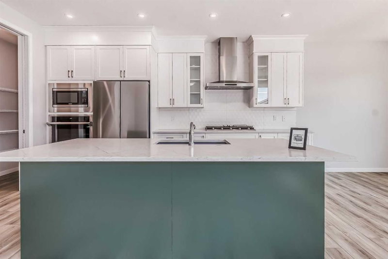 16 West Grove Link SW, Calgary, T3H 6E3 | Image 3