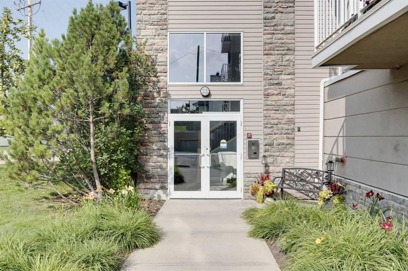 301 - 128 Centre Avenue, Cochrane, T4C 1Z4 | Image 2