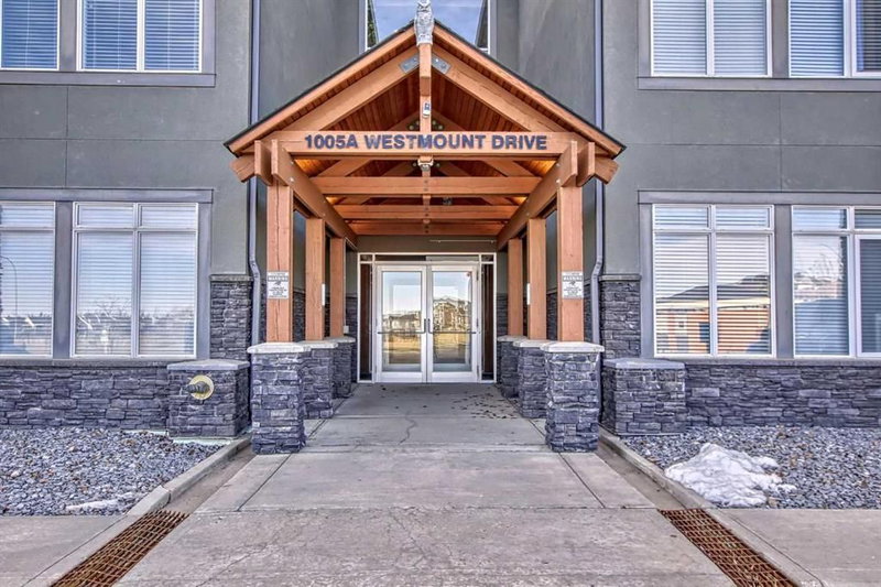 210 - 1005A Westmount Drive, Strathmore, T1P0C3 | Image 3