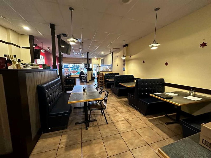 620 - 2120 Crowchild Trail NW, Calgary, T2M 3Y7 | Image 2