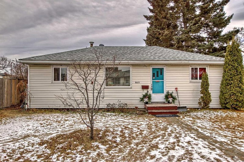 8611 47 Avenue NW, Calgary, T3B 2A1 | Image 2