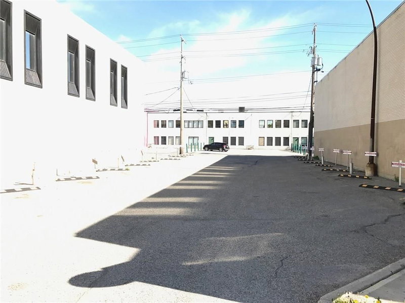 128 16 Avenue NE, Calgary, T2E 1J5 | Image 2