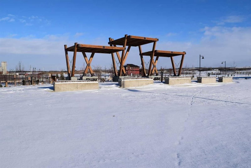 18 Tagish Avenue, Red Deer, T4P 0Y6 | Image 2