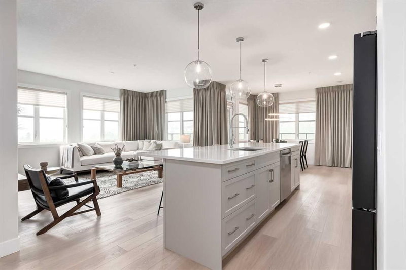 2113 - 2117 81 Street SW, Calgary, T3H 6H5 | Image 2