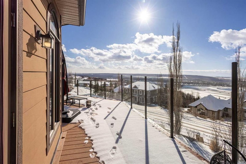 39 Slopes Grove SW, Calgary, T3H 3Y7 | Image 2