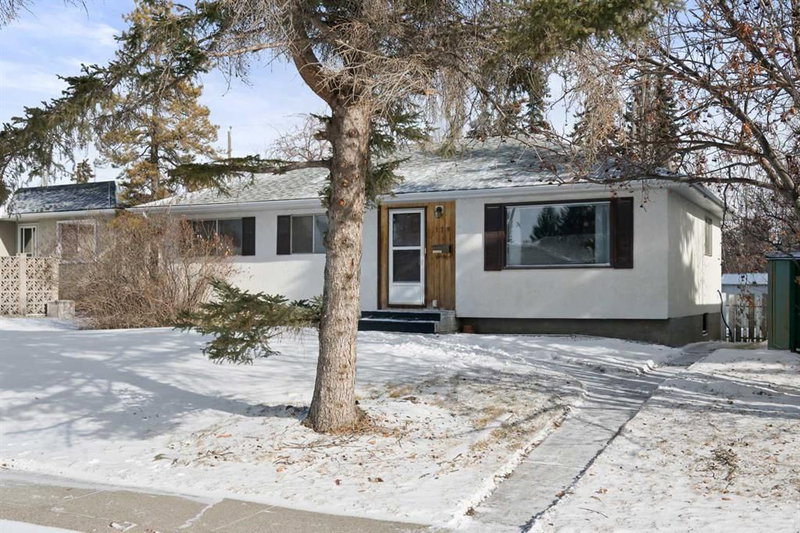 173 Gordon Drive SW, Calgary, T3E 5B1 | Image 2