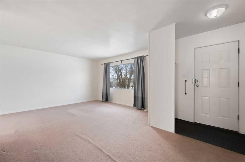 173 Gordon Drive SW, Calgary, T3E 5B1 | Image 3