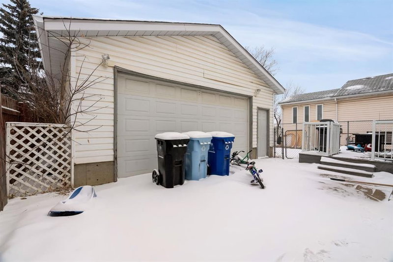 241 Bird Crescent, Fort McMurray, T9H 4T4 | Image 2