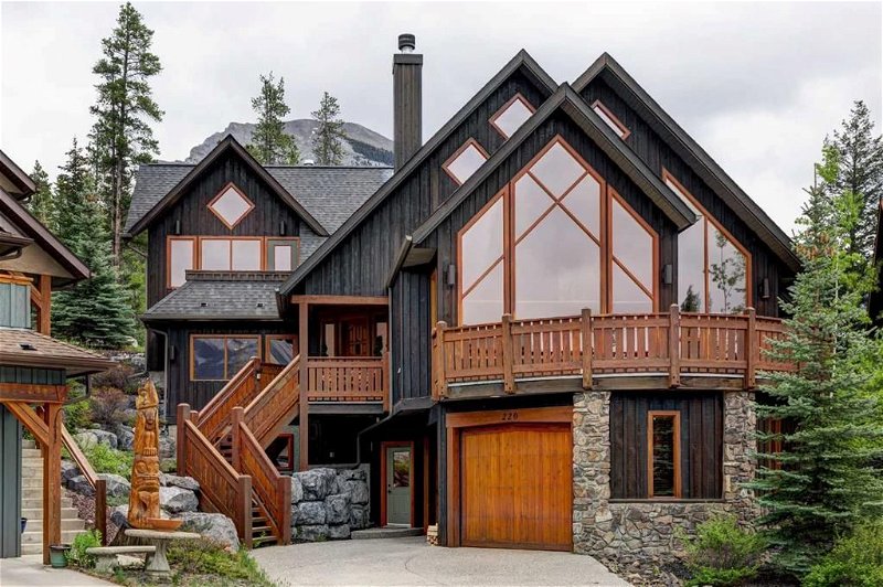 220 Eagle Point, Canmore, Alberta (MLS A2112877)