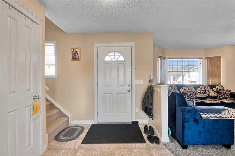 83 Luxstone Crescent SW, Airdrie, T4B2W7 | Image 2