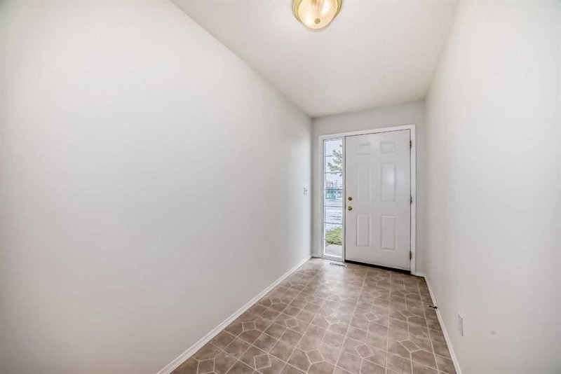 4823 45 Avenue, Innisfail, T4G 1P3 | Image 2