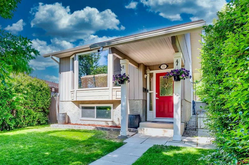 13 Edgeford Road NW, Calgary, Alberta (MLS A2138207)