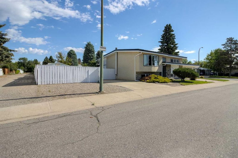 2043 19 Street N, Lethbridge, T1H 4B1 | Image 2