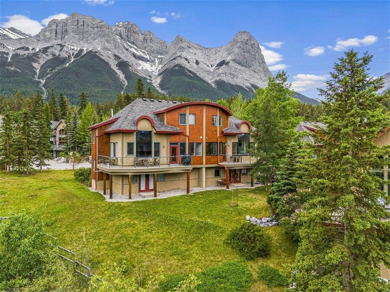 100 Prospect Heights #2, Canmore, Alberta (MLS A2143647)