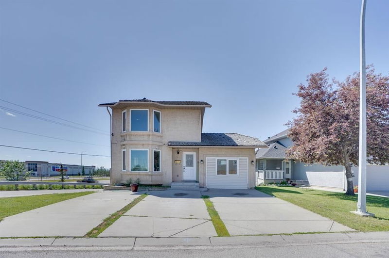 186 Martinglen Way NE, Calgary, Alberta (MLS A2147495)