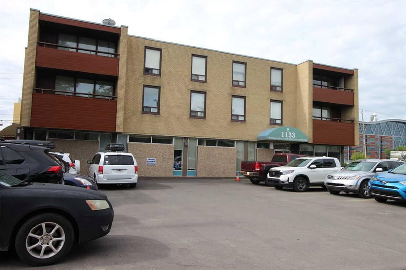 2 - 1133 17 Avenue NW, Calgary, T2M 0P6 | Image 2