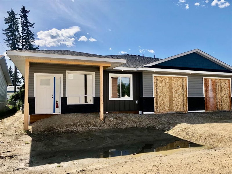 #3 - 4738 49A Avenue, Lacombe, T4L 1N4 | Image 2