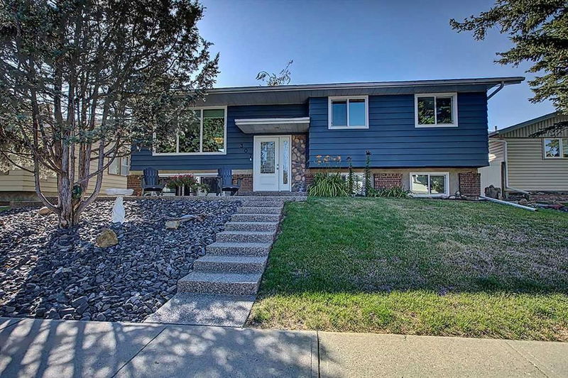 307 Queensland Circle SE, Calgary, Alberta (MLS A2161446)