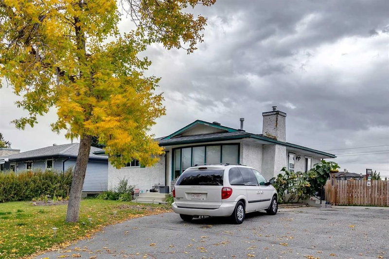 12112 Canfield Road SW, Calgary, T2W 1V2 | Image 3