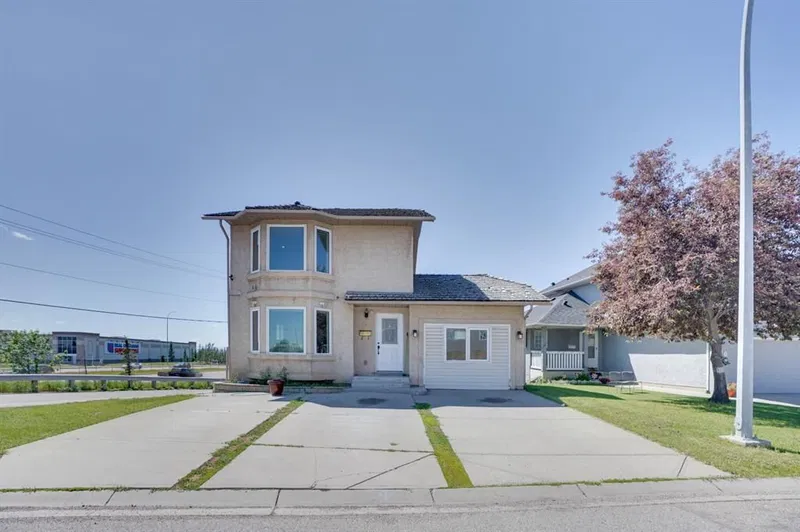 186 Martinglen Way NE, Calgary, Alberta (MLS A2168045)