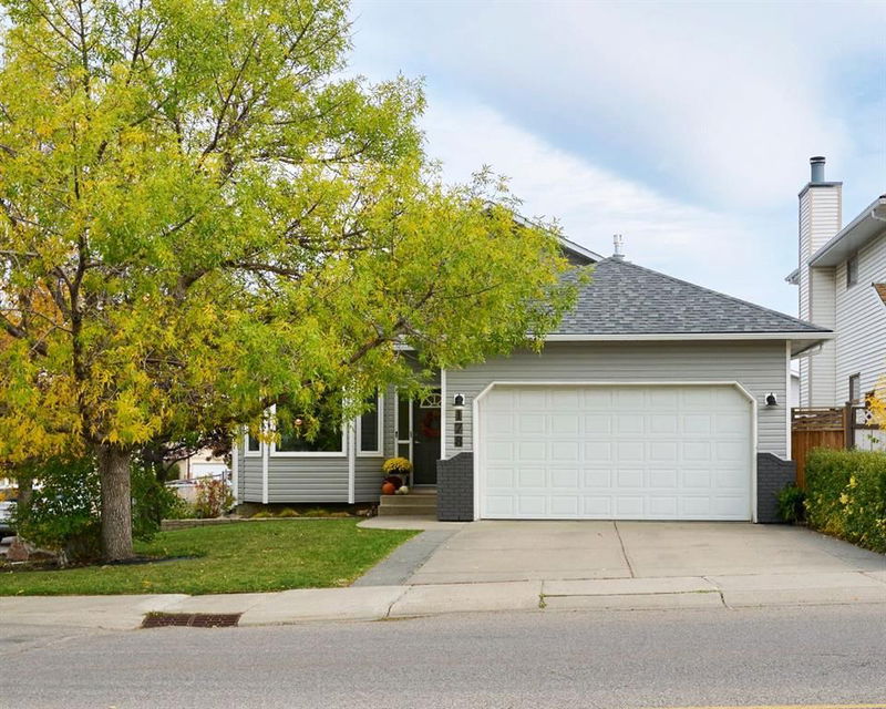 178 Sandarac Drive NW, Calgary, Alberta (MLS A2170419)