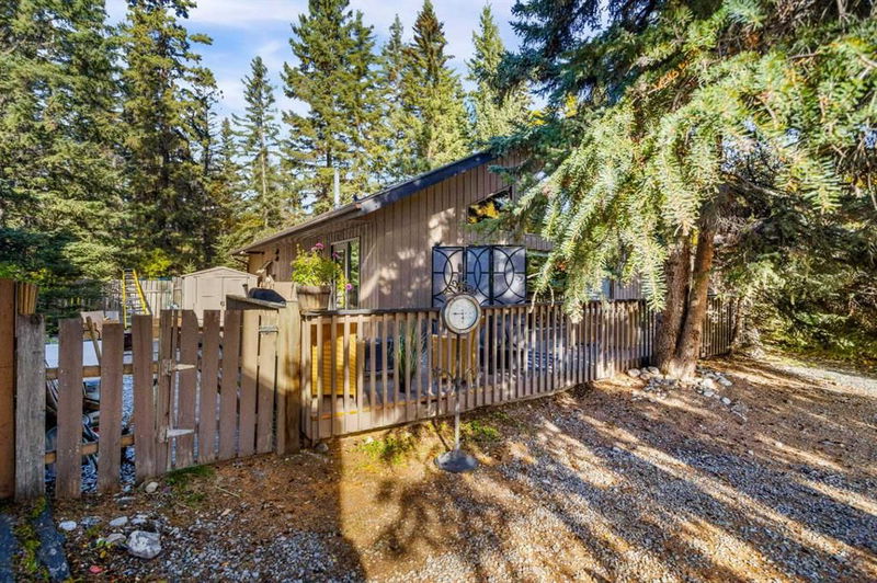 20 Pinewood, Canmore, Alberta (MLS A2172406)