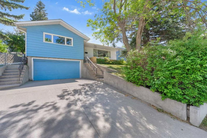 94 Cumberland Drive NW, Calgary, Alberta (MLS A2173343)