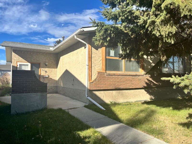 903 B Queensland Drive SE, Calgary, Alberta (MLS A2175768)