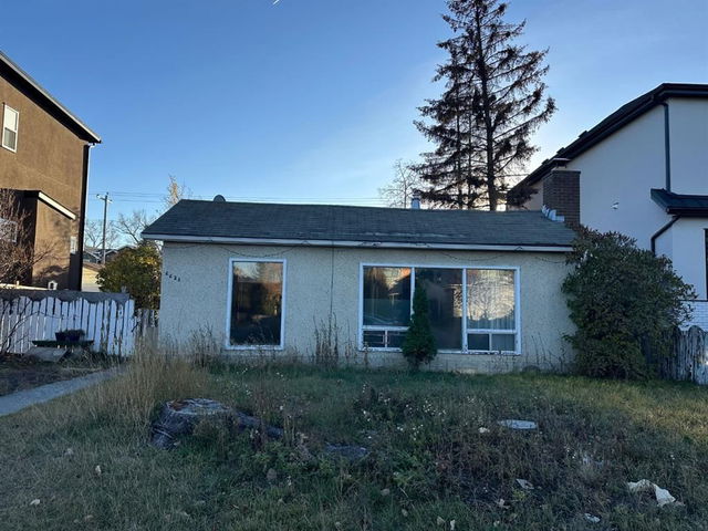 6623 Bow Crescent