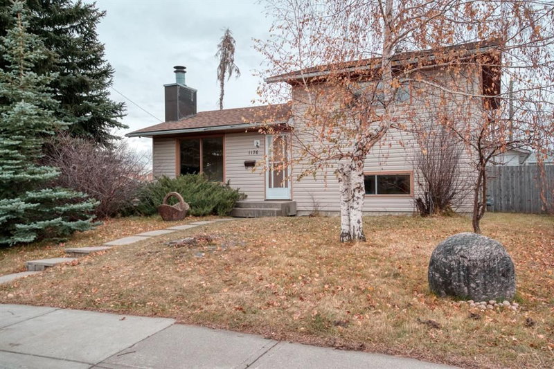 1176 Penrith Crescent SE, Calgary, T2A 2H9 | Image 2