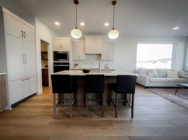 745 Violet Place